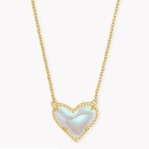 Kendra Scott Ari Heart Gold Pendant Necklace in Dichroic Glass